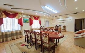 7-комнатный дом, 381 м², 14 сот., Комиссарова за 180 млн 〒 в Караганде, Казыбек би р-н