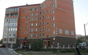 2-комнатная квартира, 70 м², 1/7 этаж на длительный срок, Сатпаева 66 за 220 000 〒 в Атырау