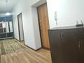 2-комнатная квартира, 70 м², 1/7 этаж на длительный срок, Сатпаева 66 за 220 000 〒 в Атырау — фото 11