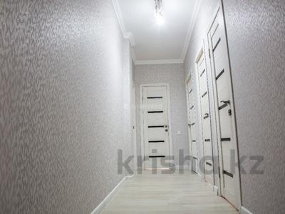 2-комнатная квартира, 65 м², 2/7 этаж посуточно, ул. Сатпаева 5Б за 13 000 〒 в Атырау