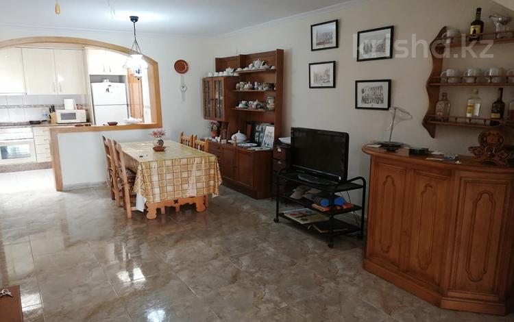 4-комнатный дом, 80 м², C. del Tomillo за ~ 70.2 млн 〒 в Торревьеха
