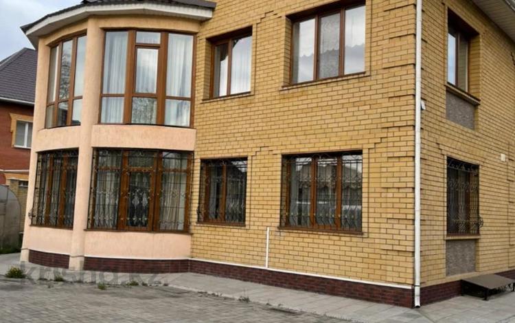 8-комнатный дом, 250 м², Байбатчина за 121 млн 〒 в Усть-Каменогорске