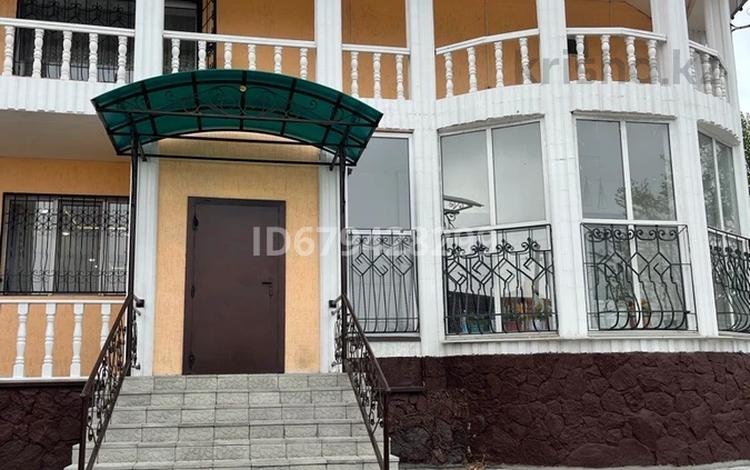 5-комнатный дом, 400 м², 10 сот., Молдагуловой за 135 млн 〒 в Усть-Каменогорске