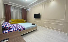 1-комнатная квартира, 45 м², 10/12 этаж посуточно, Алиби Жангелдин 67 за 17 000 〒 в Атырау
