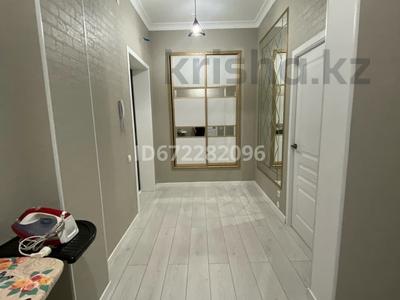 1-комнатная квартира, 57 м², 11/12 этаж посуточно, Байтерекова за 18 000 〒 в Шымкенте