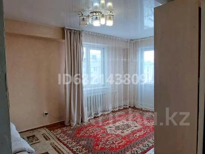 1-комнатная квартира, 38 м² посуточно, Назарбаева 32 — 45 аптека за 8 000 〒 в Усть-Каменогорске, Ульбинский