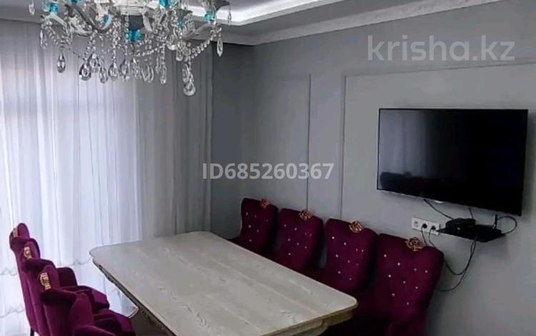 3-комнатная квартира, 150 м², 2/12 этаж посуточно, ЖК Nur siti б/блок за 16 000 〒 в Туркестане
