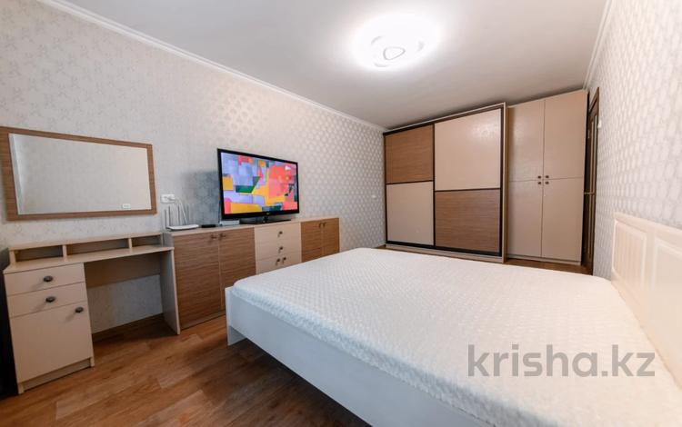 1-комнатная квартира, 35 м², 2/5 этаж по часам, проспект Бухар Жырау 75 за 1 000 〒 в Караганде, Казыбек би р-н