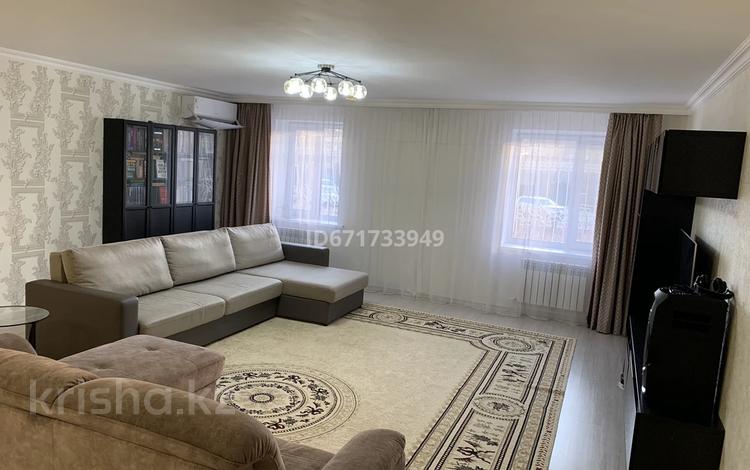 4-комнатная квартира, 168 м², 1/5 этаж, Сатпаева 42 за 63 млн 〒 в Атырау