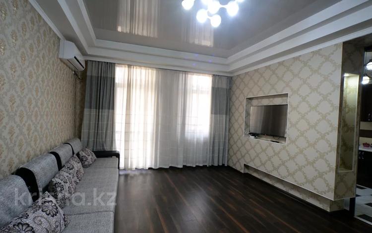 2-комнатная квартира, 80 м², 6/10 этаж посуточно, Уметалиева 84 за 15 000 〒 в Бишкеке
