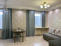 1-комнатная квартира, 50 м², 2/5 этаж по часам, проспект Бухар Жырау 52 за 3 000 〒 в Караганде, Казыбек би р-н