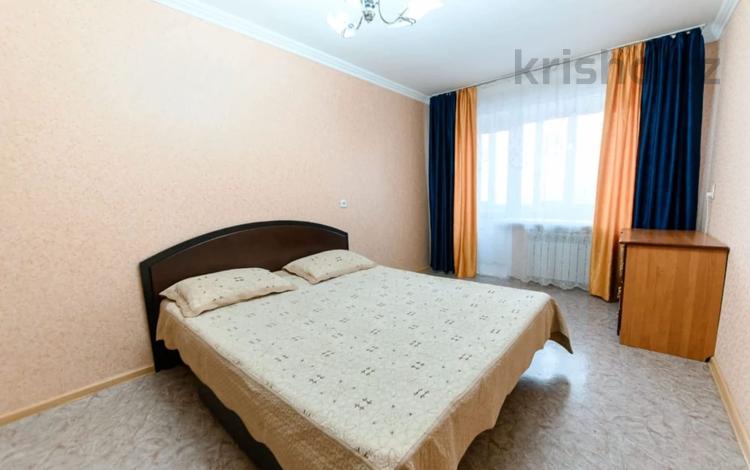 1-комнатная квартира, 33 м², 3/5 этаж по часам, проспект Бухар Жырау 75 за 1 000 〒 в Караганде, Казыбек би р-н