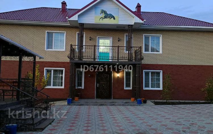 8 комнат, 300 м², Казахстанская 11 за 25 000 〒 в Бурабае