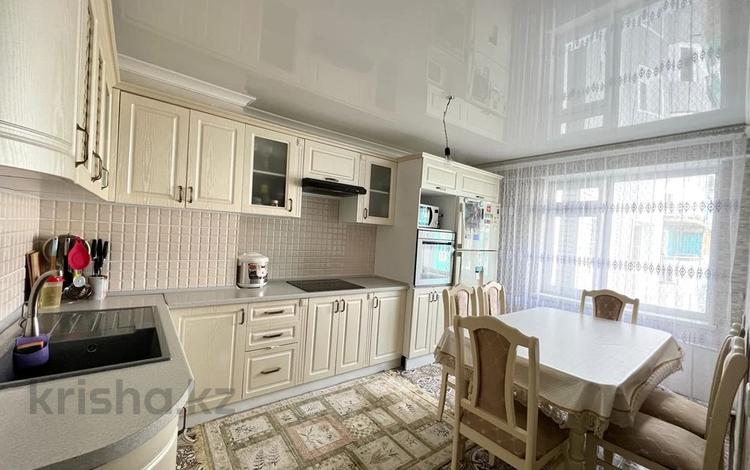 3-комнатная квартира, 87 м², 4/9 этаж, Кокжал Барака 13 за 35.4 млн 〒 в Усть-Каменогорске