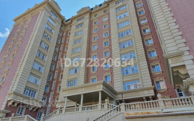 4-комнатная квартира, 147 м², 8/11 этаж, Алия Молдагулова 44 за 67 млн 〒 в Актобе