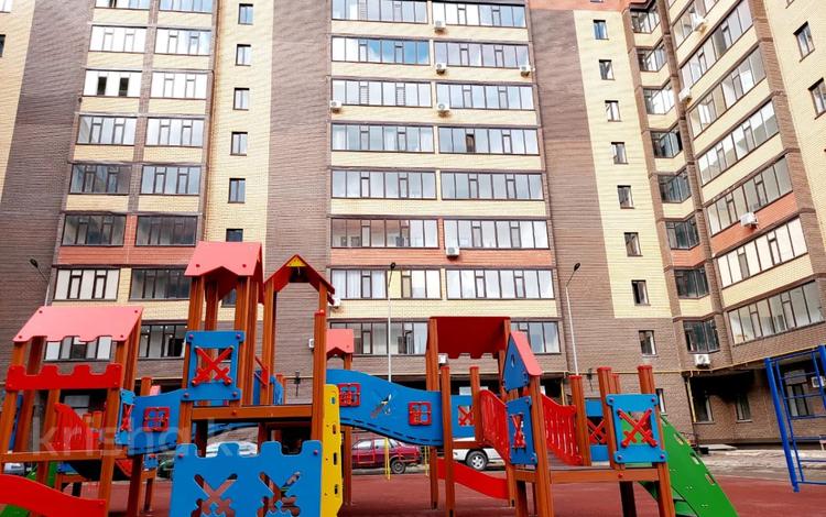 2-комнатная квартира, 69.9 м², Абая за 23 млн 〒 в Уральске