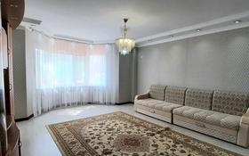 3-комнатная квартира, 90 м², 1/9 этаж на длительный срок, Кулманова 107 за 300 000 〒 в Атырау