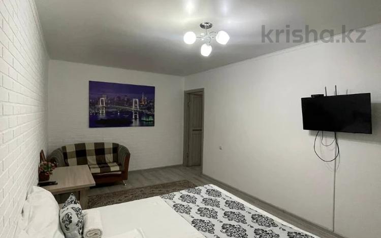 2-комнатная квартира, 46 м², 1/5 этаж посуточно, Казахстанская 108 за 11 500 〒 в Талдыкоргане