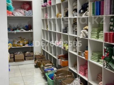Магазин площадью 200 м², Калдаякова 1/1 — Республикий за 64 млн 〒 в Шымкенте, Аль-Фарабийский р-н
