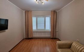 1-комнатная квартира, 40 м², 1/5 этаж помесячно, мкр Аксай-2 36 за 200 000 〒 в Алматы, Ауэзовский р-н